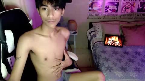fineboii_rey18 online show from May 8, 2026, 10:09 am