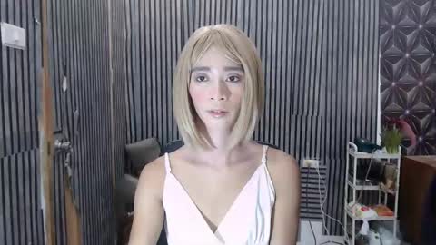 fiona908995 online show from May 1, 2026, 10:42 am