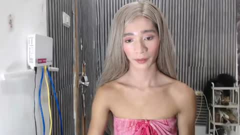 fiona908995 online show from July 14, 2026, 10:32 am