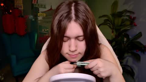 Snapshot of fioramarmoris chatting on March 9, 2026, 5:33 am fiora online show from March 9, 2026, 5:33 am