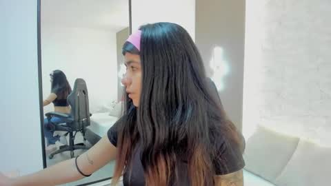 Snapshot of fiorella18_ chatting on November 14, 2025, 2:21 am F I O R E L L A online show from November 14, 2025, 2:21 am