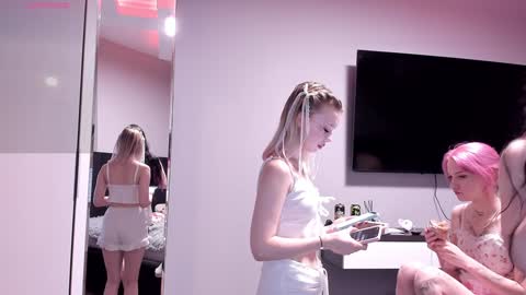 Adel INST adel flo1     tg  fansly  online show from December 5, 2024, 6:44 pm