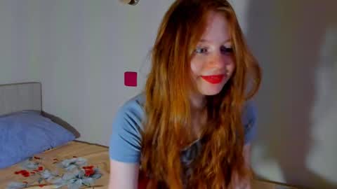 fire_luna online show from January 4, 2025, 9:32 am
