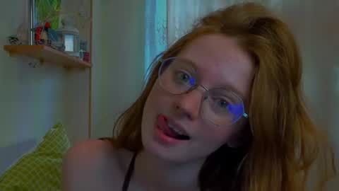 fire_luna online show from June 15, 2026, 10:17 am