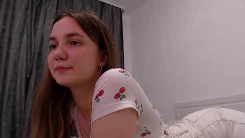 fireflies_fly_ online show from November 4, 2025, 7:57 pm