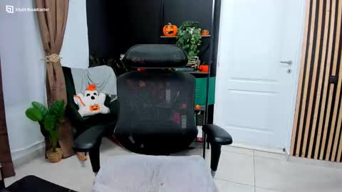 Kallisy online show from November 15, 2025, 9:43 pm