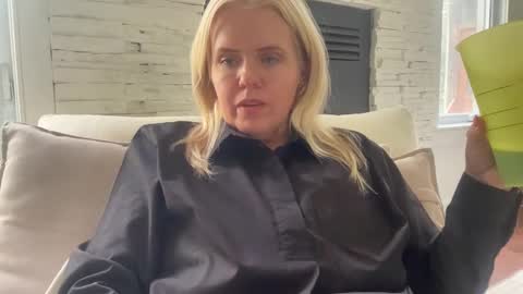 First Class Duchess online show from September 18, 2025, 7:27 pm
