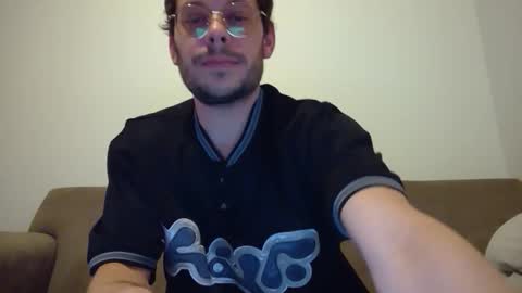 Snapshot of fit__will chatting on April 5, 2026, 12:19 am fit__will online show from April 5, 2026, 12:19 am