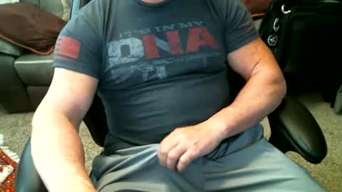 fitguy40 online show from December 18, 2024, 8:25 pm