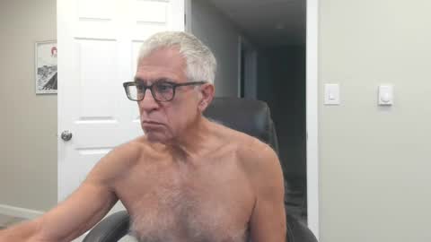 Snapshot of fitman999 chatting on October 19, 2025, 8:31 pm Jon online show from October 19, 2025, 8:31 pm