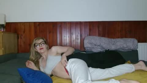 fitsexyes online show from November 3, 2025, 3:08 am