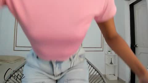 Snapshot of flavia_cruz chatting on September 18, 2025, 7:38 pm Flavia online show from September 18, 2025, 7:38 pm
