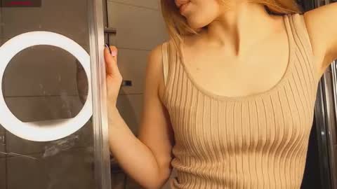 Snapshot of fletahargenrader chatting on March 13, 2026, 10:33 am Amina online show from March 13, 2026, 10:33 am