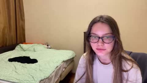 fleurine online show from September 21, 2025, 7:37 pm
