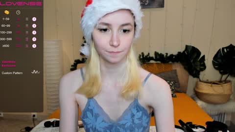 Snapshot of fleximona chatting on December 13, 2024, 12:39 pm FlexiMona online show from December 13, 2024, 12:39 pm