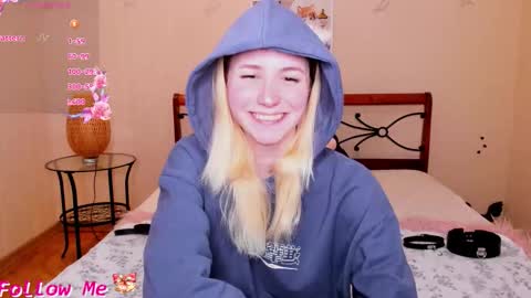 Snapshot of fleximona chatting on November 23, 2025, 3:34 pm FlexiMona online show from November 23, 2025, 3:34 pm