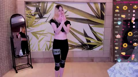 Snapshot of fleximona chatting on January 18, 2026, 10:13 pm FlexiMona online show from January 18, 2026, 10:13 pm