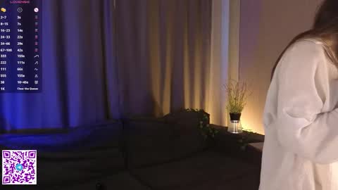 Doloras online show from October 13, 2025, 6:24 am