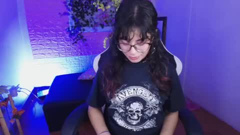 flora_blue online show from September 11, 2025, 11:54 am