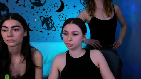 Snapshot of flora_ri chatting on April 4, 2026, 6:00 am just ask me online show from April 4, 2026, 6:00 am