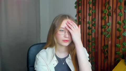 Snapshot of floralarsson chatting on May 27, 2026, 3:36 am hey there guys im Flora no not the one from WInx. But I love magical stuff and especially I love nature. I dont know I thin online show from May 27, 2026, 3:36 am