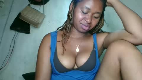 florencia011 online show from October 29, 2025, 7:37 pm