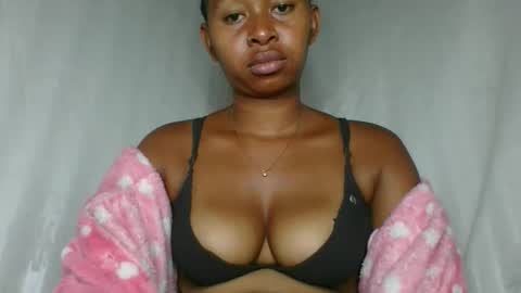 florencia011 online show from December 22, 2025, 6:16 pm