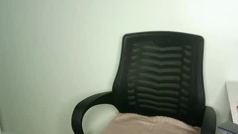 flower748 online show from April 10, 2026, 4:23 pm