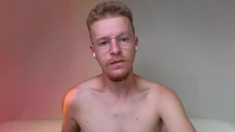 Snapshot of flower_haze chatting on October 17, 2025, 4:04 am Alexander online show from October 17, 2025, 4:04 am