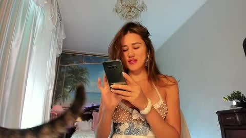 Nicole online show from April 26, 2026, 5:49 am