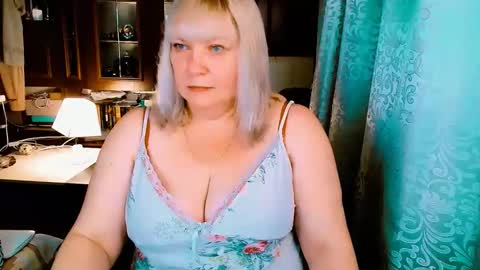 FlowerAhButterf online show from September 21, 2025, 8:21 pm