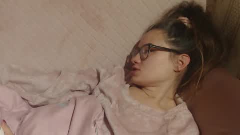 say meow and send tip  online show from November 21, 2025, 1:43 pm