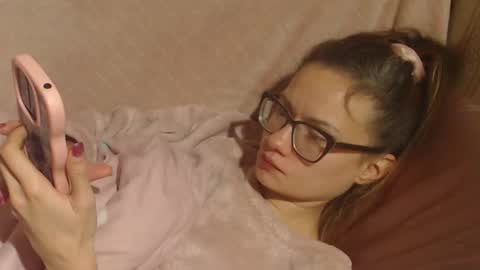 say meow and send tip  online show from December 18, 2025, 1:00 am