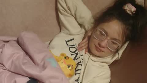 say meow and send tip  online show from March 18, 2026, 10:46 pm