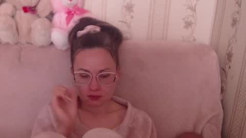 say meow and send tip  online show from May 4, 2026, 7:26 am