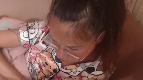 say meow and send tip  online show from May 8, 2026, 8:14 pm
