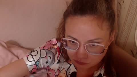 say meow and send tip  online show from May 13, 2026, 4:04 pm
