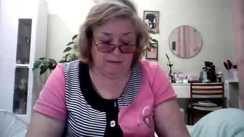Snapshot of flowerlover8 chatting on February 1, 2025, 3:39 pm Flowerlower online show from February 1, 2025, 3:39 pm