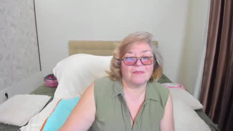 Snapshot of flowerlover8 chatting on February 3, 2025, 6:24 am Flowerlower online show from February 3, 2025, 6:24 am