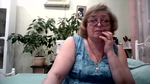 Snapshot of flowerlover8 chatting on February 3, 2025, 2:45 pm Flowerlower online show from February 3, 2025, 2:45 pm