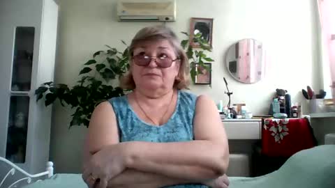 Snapshot of flowerlover8 chatting on February 8, 2025, 1:22 pm Flowerlower online show from February 8, 2025, 1:22 pm