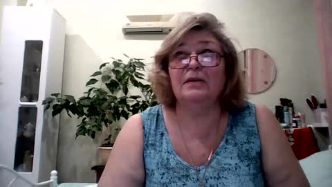 Snapshot of flowerlover8 chatting on February 11, 2025, 4:56 pm Flowerlower online show from February 11, 2025, 4:56 pm
