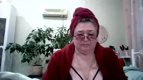 Snapshot of flowerlover8 chatting on February 16, 2025, 2:31 am Flowerlower online show from February 16, 2025, 2:31 am