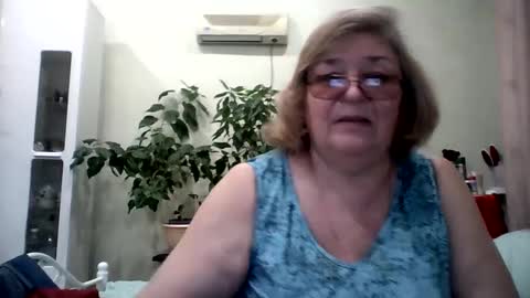 Snapshot of flowerlover8 chatting on February 19, 2025, 8:41 pm Flowerlower online show from February 19, 2025, 8:41 pm