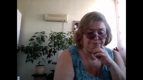 Snapshot of flowerlover8 chatting on February 20, 2025, 8:17 am Flowerlower online show from February 20, 2025, 8:17 am