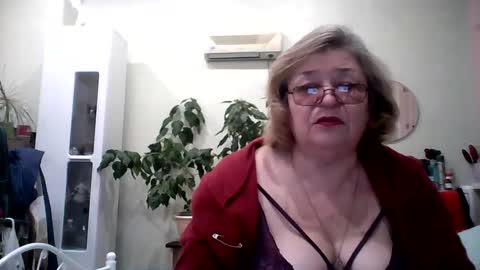 Snapshot of flowerlover8 chatting on February 22, 2025, 5:35 pm Flowerlower online show from February 22, 2025, 5:35 pm