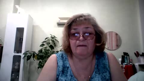 Snapshot of flowerlover8 chatting on February 24, 2025, 4:47 pm Flowerlower online show from February 24, 2025, 4:47 pm