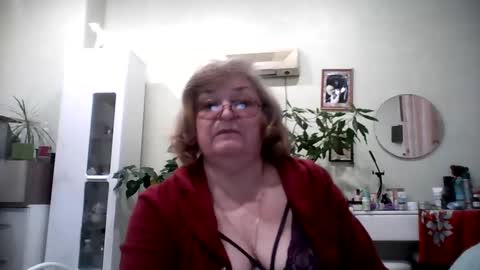 Snapshot of flowerlover8 chatting on February 24, 2025, 8:25 pm Flowerlower online show from February 24, 2025, 8:25 pm