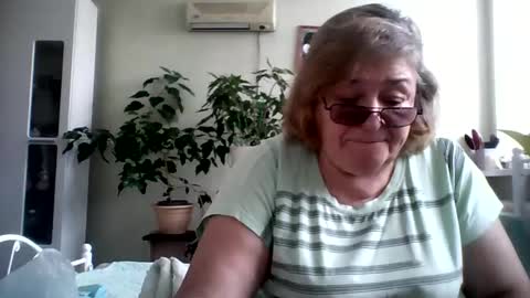 Snapshot of flowerlover8 chatting on February 25, 2025, 12:55 pm Flowerlower online show from February 25, 2025, 12:55 pm