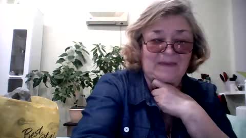 Snapshot of flowerlover8 chatting on February 28, 2025, 4:53 pm Flowerlower online show from February 28, 2025, 4:53 pm